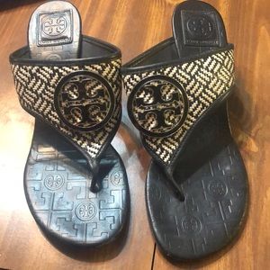EUC Fete Woven Raffia Tory Burch Logo Sandals